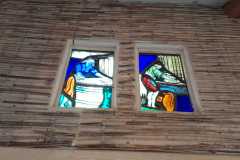 Maty trzcinowe zamontowane na poddaszu i przygotowane do nałożenia tynków glinianych.