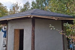 domek-dla-mnicha-kuti-podkarparcie-dom-ze-straw-balli-glina-sloma-Lepianka-11