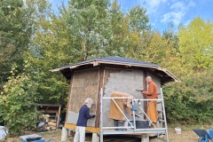 domek-dla-mnicha-kuti-podkarparcie-dom-ze-straw-balli-glina-sloma-Lepianka-6