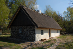 Elewacja_wapienna_na_zabytkowej_chacie-Jarocin-firma_Lepianka-3
