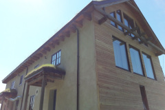 Drewniano-wapienna_elewacja_na_strawbal-Kolobrzeg-firma_Lepianka-3