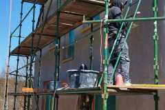 Nowym dom z elewacją wapienną bez cementu.