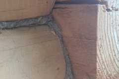 dom_szwajcarski-wyspa_Edwarda-Lepianka-len_w_szczelinach_pomiedzy_belkami-izolacja_lnem-11