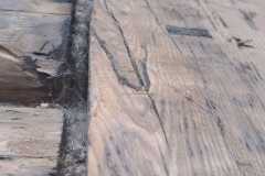 dom_szwajcarski-wyspa_Edwarda-Lepianka-len_w_szczelinach_pomiedzy_belkami-izolacja_lnem-6